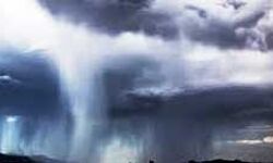 बादल फटने पर गांव में घुसा पानी, ले गया महिला की जान 50 मकान डूबे बादल फटने पर गांव में घुसा पानी, ले गया महिला की जान 50 मकान डूबे