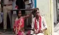 जब भक्त ने मंदिर में देवी प्रतिमा पर काटकर चढ़ा दी अपनी जीभ जब भक्त ने मंदिर में देवी प्रतिमा पर काटकर चढ़ा दी अपनी जीभ