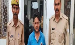 पुलिस की गतिविधियां मोबाइल में कैद करने को चोरी छिपे पहुंचा थाने और फिर
