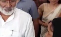 महिला ने मंत्री को सुनाया दुखड़ा- चौकी इंचार्ज मांगता है लड़की महिला ने मंत्री को सुनाया दुखड़ा- चौकी इंचार्ज मांगता है लड़की