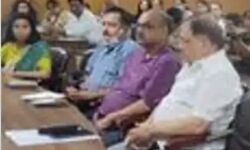 लिफ्ट इंसानों के लिए है कुत्तों के लिए नहीं अब यहां भी लगा प्रतिबंध लिफ्ट इंसानों के लिए है कुत्तों के लिए नहीं अब यहां भी लगा प्रतिबंध