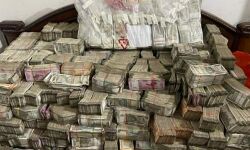 आमिर खान के घर से 17 करोड बरामद- ठूंस ठूंसकर भर रखें थे नोट