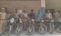 चेकिंग के दौरान दो बाइक चोर गिरफ्तार -पकड़ी इतनी बाइक