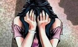 दुष्कर्म पीड़िता के घर पहुंचे आईजी- बयान दर्ज में देरी पर मांगी रिपोर्ट दुष्कर्म पीड़िता के घर पहुंचे आईजी- बयान दर्ज में देरी पर मांगी रिपोर्ट