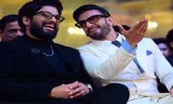 रणवीर सिंह को भारतीय इंटरनेशनल फिल्म अवॉर्ड्स 2022 में किया सम्मानित रणवीर सिंह को भारतीय इंटरनेशनल फिल्म अवॉर्ड्स 2022 में किया सम्मानित