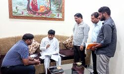 मुजफ्फरनगर के विकास के लिए अफसरों के संग मंत्री कपिलदेव ने की मीटिंग मुजफ्फरनगर के विकास के लिए अफसरों के संग मंत्री कपिलदेव ने की मीटिंग