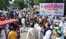 पानीपत खटीमा हाईवे पर भाकियू का चक्का जाम- सडक पर ट्रैक्टर ट्रालियां पानीपत खटीमा हाईवे पर भाकियू का चक्का जाम- सडक पर ट्रैक्टर ट्रालियां