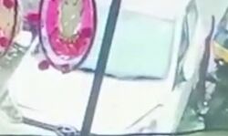 सड़क किनारे खड़ी बच्ची को घसीटकर ले गई कार-इलाज के दौरान चली गई जान