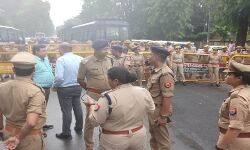 सपाईयों की नाकेबंदी-पुलिस ने घेरा अखिलेश यादव का घर