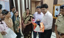 कप्तान आकाश की कोशिश से दंपत्ति की सूनी गोद में गूंजेगी किलकारियां कप्तान आकाश की कोशिश से दंपत्ति की सूनी गोद में गूंजेगी किलकारियां