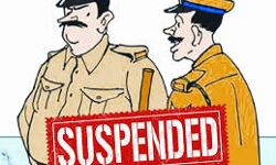 हाईवे पर बाइक दौड़ाकर 11 को शूट करने के मामले में सात निलंबित हाईवे पर बाइक दौड़ाकर 11 को शूट करने के मामले में सात निलंबित