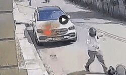 टाइल्स लगाने की मजदूरी नहीं मिली तो पेट्रोल छिड़ककर लगाई कार में आग टाइल्स लगाने की मजदूरी नहीं मिली तो पेट्रोल छिड़ककर लगाई कार में आग