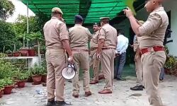 माफिया अतीक की सल्तनत पर पुलिस का कब्जा-आलीशान कोठी कुर्क माफिया अतीक की सल्तनत पर पुलिस का कब्जा-आलीशान कोठी कुर्क