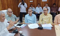 प्रदेश की चीनी मिलें गन्ना किसान को अधिक से अधिक लाभ पहुँचायें - चौधरी प्रदेश की चीनी मिलें गन्ना किसान को अधिक से अधिक लाभ पहुँचायें - चौधरी