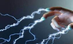 हैंडपंप में उतरा करंट ले गया महिला समेत दो की जान- तीन गंभीर हैंडपंप में उतरा करंट ले गया महिला समेत दो की जान- तीन गंभीर