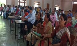 प्राचार्य की कुर्सी पर एमएलए के बैठने से नाराज शिक्षक चले गए हड़ताल पर प्राचार्य की कुर्सी पर एमएलए के बैठने से नाराज शिक्षक चले गए हड़ताल पर