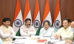 एजुकेशन से जुड़े यूपी के मिनिस्टर्स के साथ केंद्रीय मंत्री की चर्चा एजुकेशन से जुड़े यूपी के मिनिस्टर्स के साथ केंद्रीय मंत्री की चर्चा