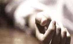 घर के बरामदे से फांसी से लटका मिला युवक का शव