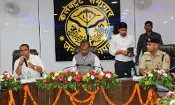 कानून व्यवस्था व विकास कार्यों को लेकर मंत्री बृजेश ने की समीक्षा बैठक कानून व्यवस्था व विकास कार्यों को लेकर मंत्री बृजेश ने की समीक्षा बैठक