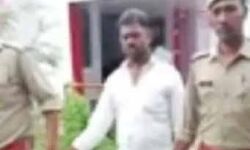 तिरंगे का अपमान कर बता रहा था भारत के विश्वगुरु बनने के गुर और अब.. तिरंगे का अपमान कर बता रहा था भारत के विश्वगुरु बनने के गुर और अब..