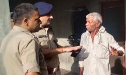 घर के आंगन में सो रही मां बेटी की पत्थर मारकर हत्या घर के आंगन में सो रही मां बेटी की पत्थर मारकर हत्या