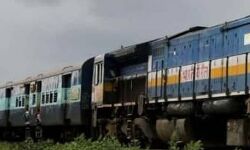 पत्नि के शव को गोद में लेकर किया 500 KM का सफर- किसी को नहीं लगी भनक पत्नि के शव को गोद में लेकर किया 500 KM का सफर- किसी को नहीं लगी भनक