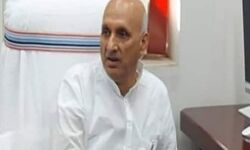 नौकरी देने के सवाल पर भड़के मंत्री ने कह डाली ऐसी ऐसी बात