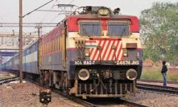 कुर्मी समुदाय ने सडक व रेलवे ट्रैक कब्जा कर मांगा एसटी का दर्जा कुर्मी समुदाय ने सडक व रेलवे ट्रैक कब्जा कर मांगा एसटी का दर्जा