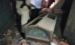 किताबों के बाद आजम की यूनिवर्सिटी से चोरी हुआ फर्नीचर भी बरामद