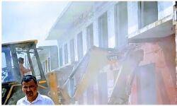 अवैध निर्माण पर जमकर गरजे बुलडोजर ने कर दी 32 दुकाने जमींदोज अवैध निर्माण पर जमकर गरजे बुलडोजर ने कर दी 32 दुकाने जमींदोज