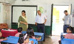 छेड़छाड़ कर रहे मनचले का गांव वालोें ने पलक झपकते ही ऐसे उतारा भूत छेड़छाड़ कर रहे मनचले का गांव वालोें ने पलक झपकते ही ऐसे उतारा भूत