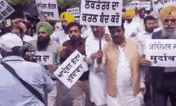 गवर्नर के साथ यहां भी शुरू हुई आम आदमी पार्टी की जंग-निकाला मार्च गवर्नर के साथ यहां भी शुरू हुई आम आदमी पार्टी की जंग-निकाला मार्च