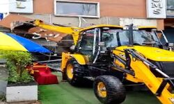 क्रिमिनल के होटल पर चला बुलडोजर- नहीं आया विरोध काम क्रिमिनल के होटल पर चला बुलडोजर- नहीं आया विरोध काम