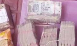 चांदी की ईटों एवं लाखों रुपए की नकदी से भरी गाड़ी के साथ 2 अरेस्ट चांदी की ईटों एवं लाखों रुपए की नकदी से भरी गाड़ी के साथ 2 अरेस्ट