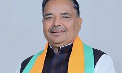 जनपद के प्रमुख चौराहों पर राष्ट्र नायकों की मूर्ति स्थापित कराई जायेगी जनपद के प्रमुख चौराहों पर राष्ट्र नायकों की मूर्ति स्थापित कराई जायेगी