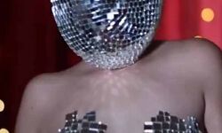 बोल्ड अवतार में दिखीं अभिनेत्री- सिर्फ नगों से ही ढ़का अपना शरीर, वायरल वीडियो बोल्ड अवतार में दिखीं अभिनेत्री- सिर्फ नगों से ही ढ़का अपना शरीर, वायरल वीडियो