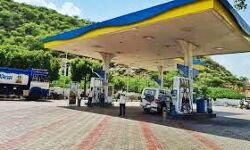 हथियारबंद बदमाश पेट्रोल पंप से एक लाख रुपए लूट ले गए हथियारबंद बदमाश पेट्रोल पंप से एक लाख रुपए लूट ले गए