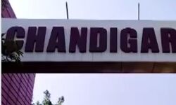 वॉशरूम में कपड़े बदल रही छात्रा का बनाया वीडियो और मांगे.. वॉशरूम में कपड़े बदल रही छात्रा का बनाया वीडियो और मांगे..