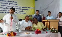 मंत्री कपिलदेव ने दिव्यांगजनो को किया कृत्रिम अंग का वितरण