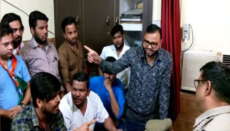 थाने में भाजपाइयों का बवाल- ज्यादा गर्मी में मत रहो, देंगे उतार थाने में भाजपाइयों का बवाल- ज्यादा गर्मी में मत रहो, देंगे उतार