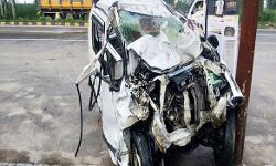 हाईवे पर कार से भिड़ी रोडवेज बस-कांस्टेबल समेत चार की मौत हाईवे पर कार से भिड़ी रोडवेज बस-कांस्टेबल समेत चार की मौत