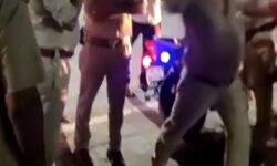 बजाया सायरन तो 22 सेकंड में पड़े नॉनस्टॉप 9 तमाचे- दरोगा सस्पेंड बजाया सायरन तो 22 सेकंड में पड़े नॉनस्टॉप 9 तमाचे- दरोगा सस्पेंड