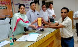 डीएम ने स्वास्थ्य विभाग के कार्यक्रमों की समीक्षा करते हुए दिये आदेश डीएम ने स्वास्थ्य विभाग के कार्यक्रमों की समीक्षा करते हुए दिये आदेश