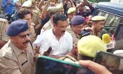 सपा के कद्दावर नेता को किया गिरफ्तार सपा के कद्दावर नेता को किया गिरफ्तार