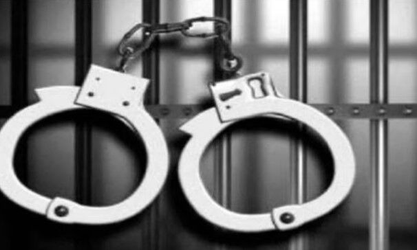 पंडाल में दुर्गा प्रतिमा खंडित, इलाके में तनाव- दो महिलाएं गिरफ्तार