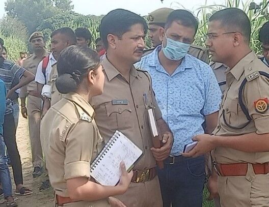 गर्दन काटकर युवक की नृशंस हत्या- हत्यारे सिर को ले गए साथ गर्दन काटकर युवक की नृशंस हत्या- हत्यारे सिर को ले गए साथ