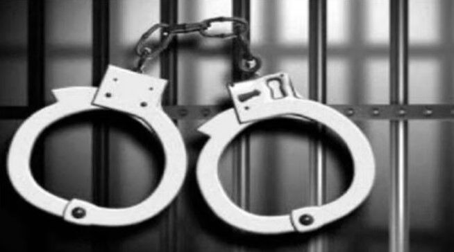 पंडाल में दुर्गा प्रतिमा खंडित, इलाके में तनाव- दो महिलाएं गिरफ्तार