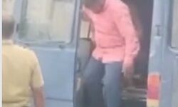 फोर्स तैनात कर जामिया नगर में लगाया कर्फ्यू -मोबाइल गैजेट्स बरामद फोर्स तैनात कर जामिया नगर में लगाया कर्फ्यू -मोबाइल गैजेट्स बरामद