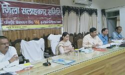 सुविधा हेतु बैंकों में (में आई हेल्प यूं काउंटर) स्थापित किया जाये- DM सुविधा हेतु बैंकों में (में आई हेल्प यूं काउंटर) स्थापित किया जाये- DM