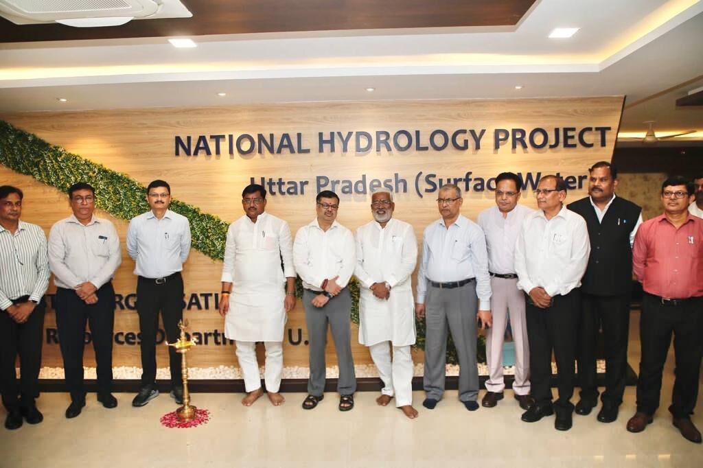 नहरों की पटरियों व मार्गों का अभियान चलाकर गड्ढामुक्त कराएँ- स्वतंत्र देव नहरों की पटरियों व मार्गों का अभियान चलाकर गड्ढामुक्त कराएँ- स्वतंत्र देव